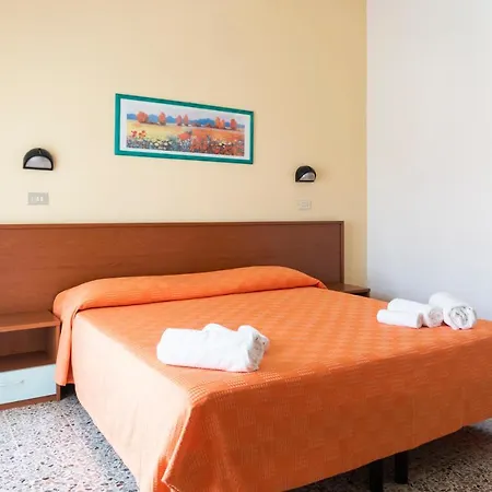 Hotel Nora 2*