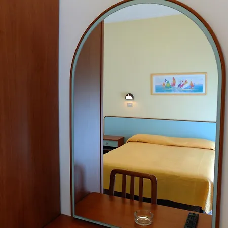 Hotel Nora 2*